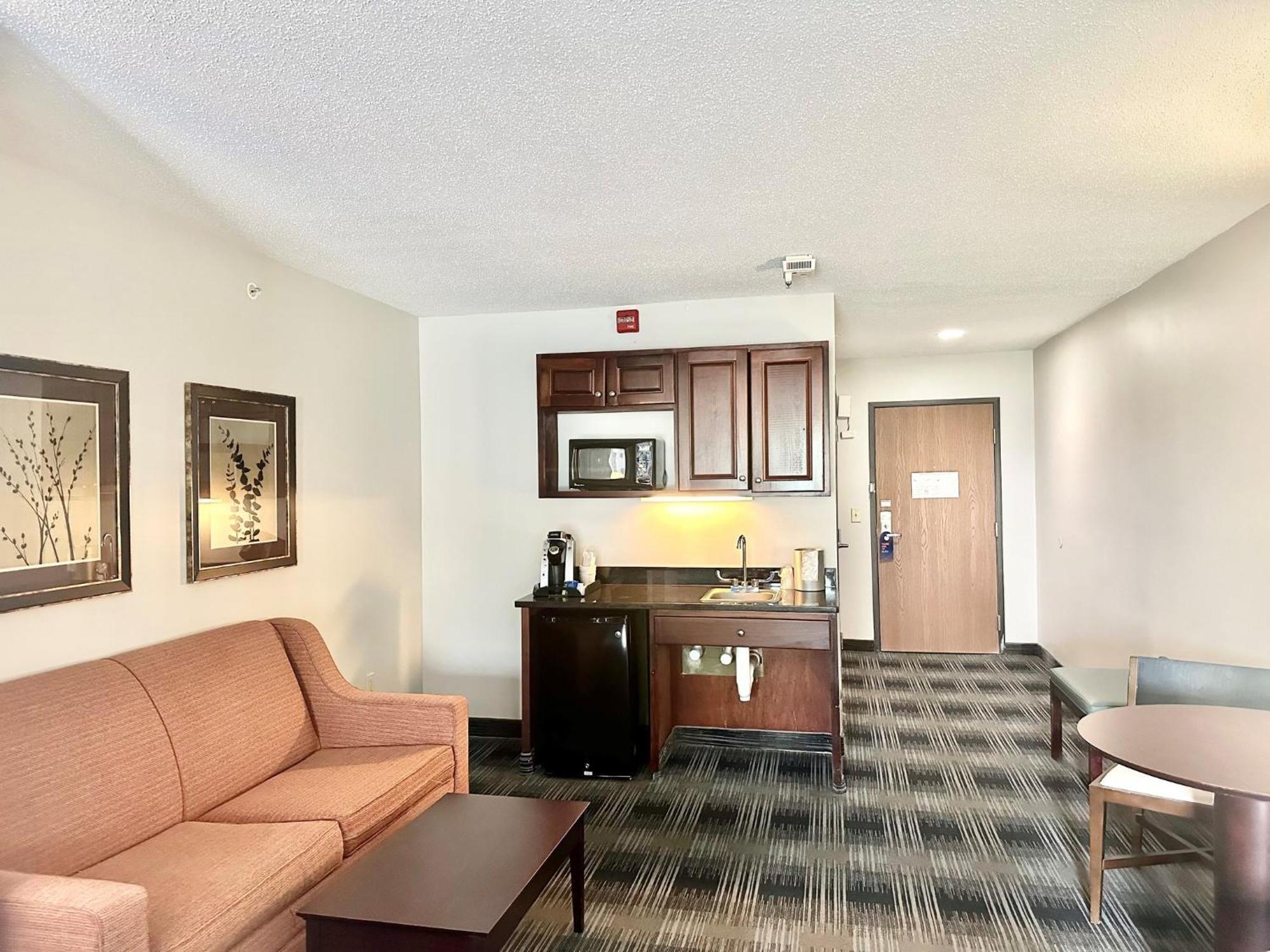Holiday Inn Express And Suites Meriden By Ihg Exterior photo