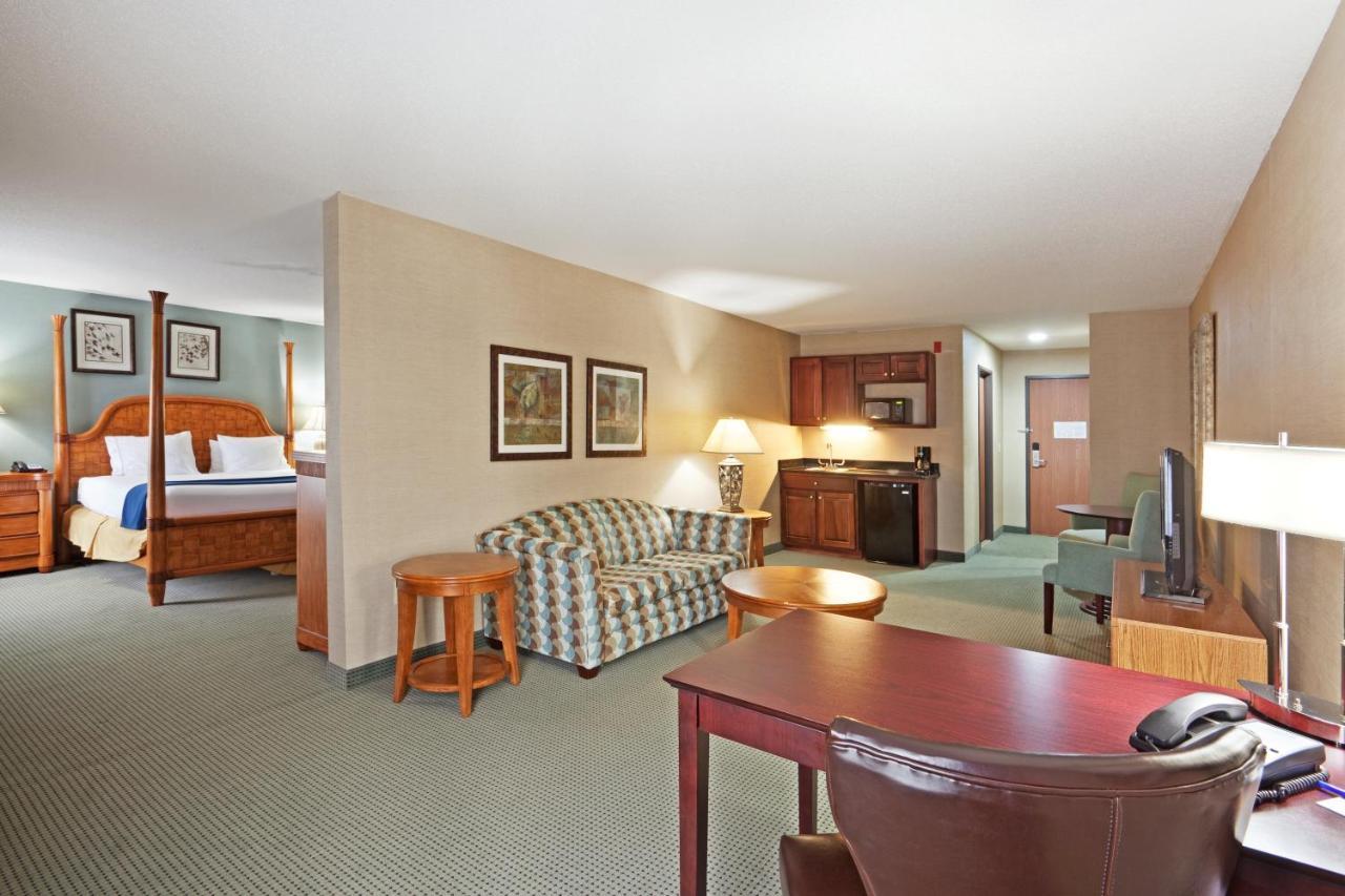 Holiday Inn Express And Suites Meriden By Ihg Exterior photo